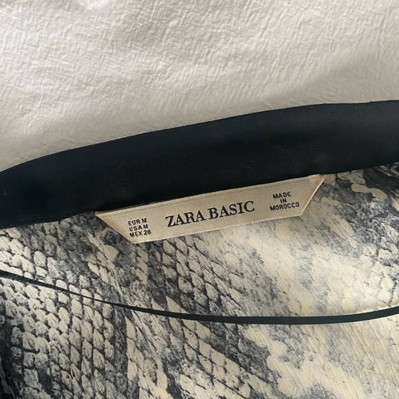 Zara Basic Snakeskin V-Neck Tunic, Size M - Picture 4 of 9